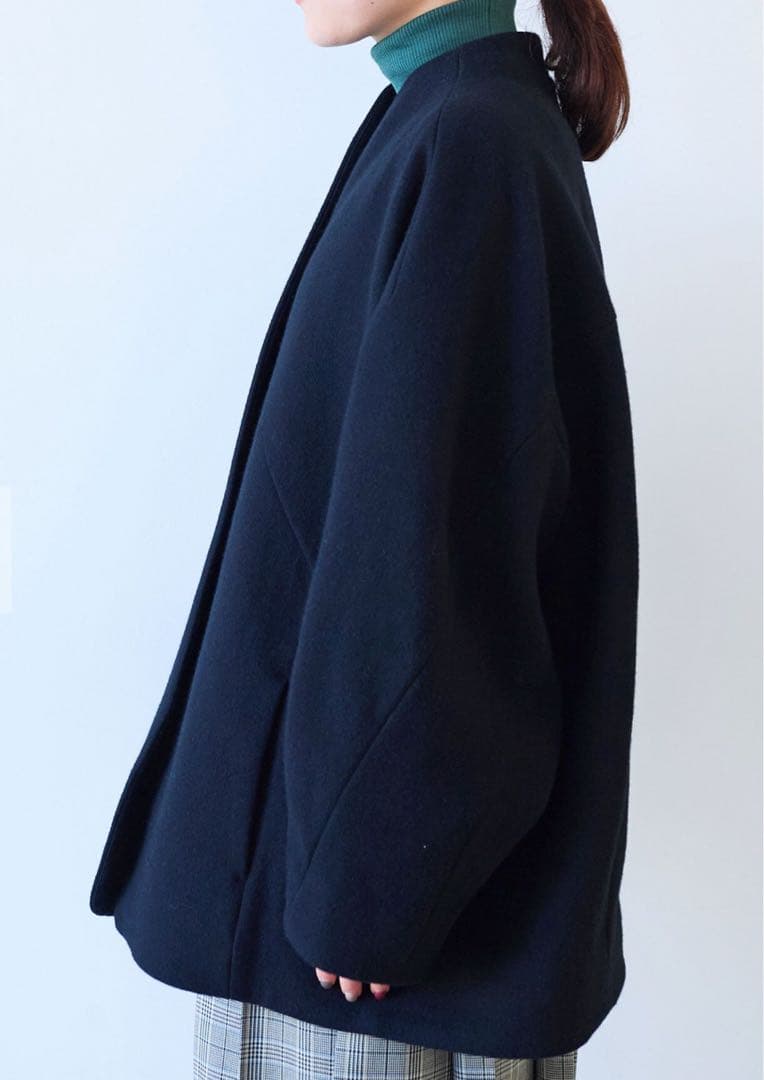 yuniノーカラーコート　ウールスーパー100 ブラック ミドル