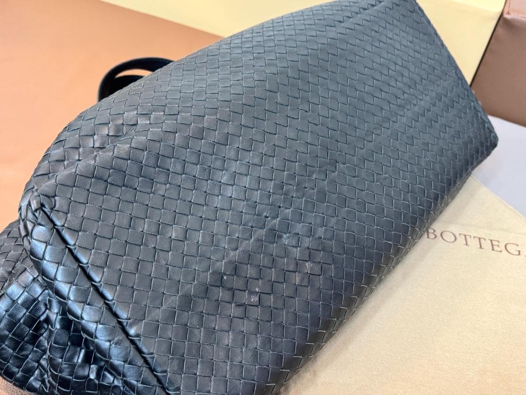 Bottega Veneta ブラックレザーボストンバッグ