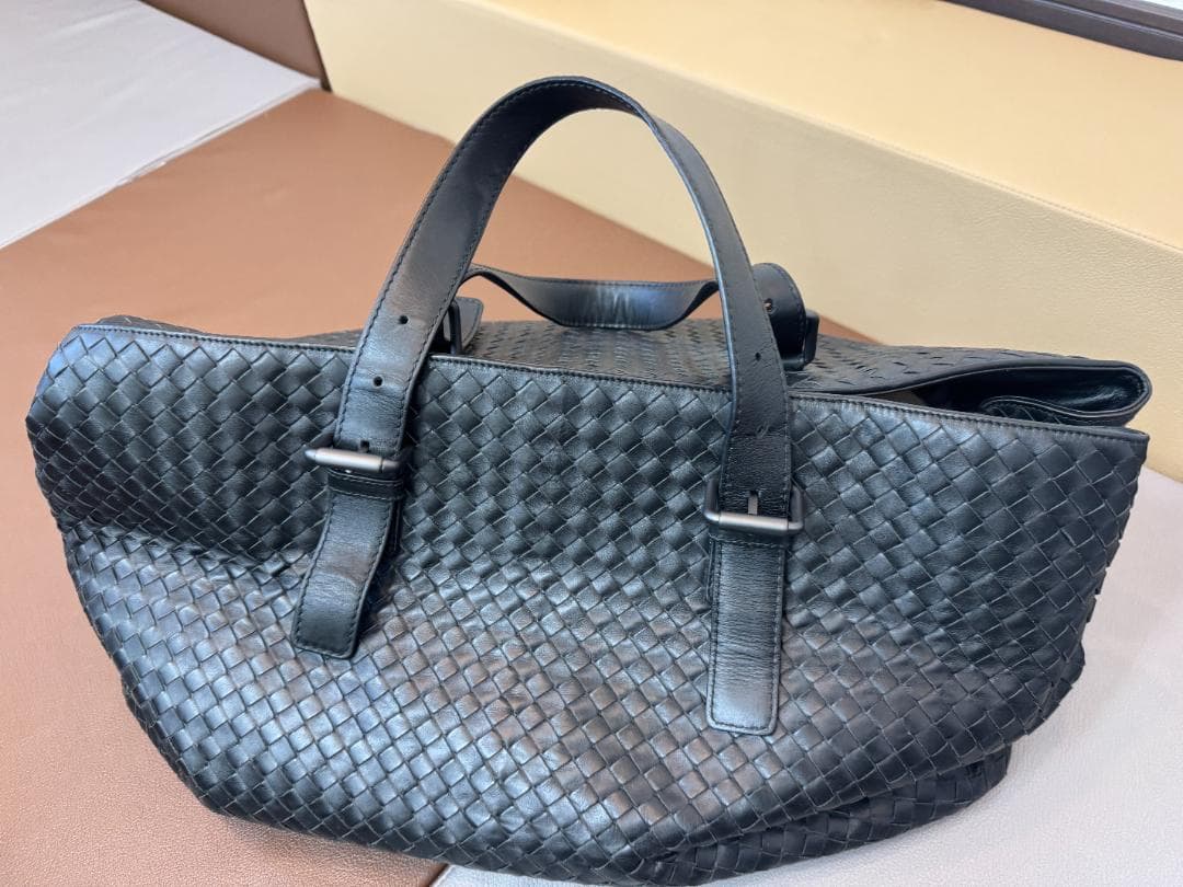 Bottega Veneta ブラックレザーボストンバッグ