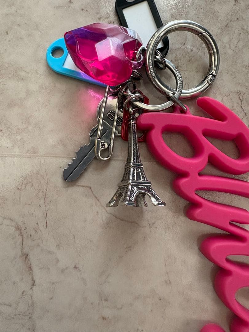 正規店購入 Balenciagaビッグ スーベニア キーホルダー チャーム