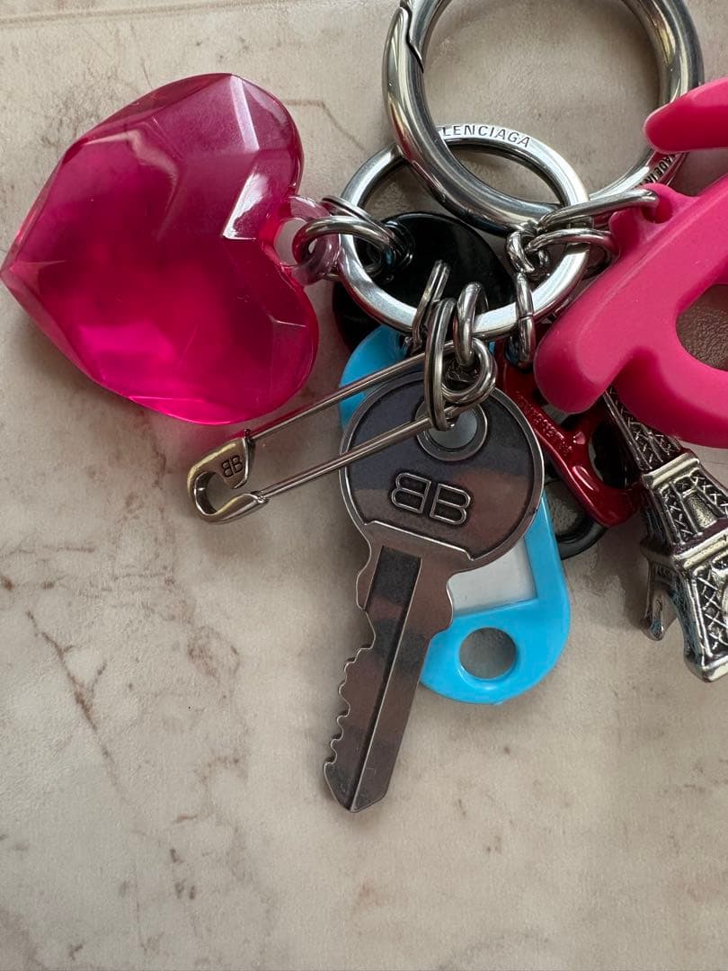 正規店購入 Balenciagaビッグ スーベニア キーホルダー チャーム