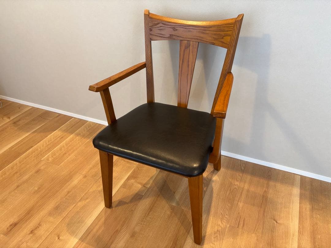 ACME Furniture アクメファニチャー カーディフチェア①　アーム付き