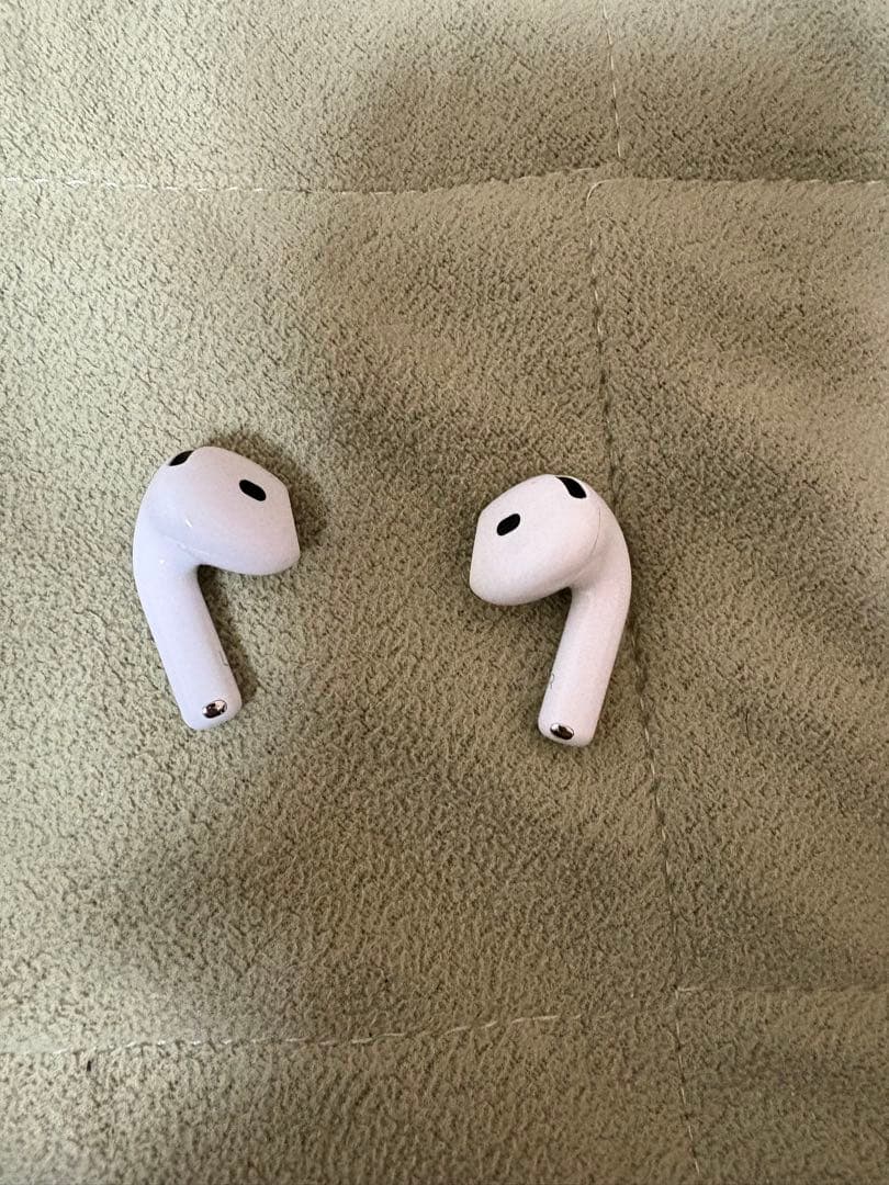 美品 AirPods 4 アクティブノイズキャンセリング