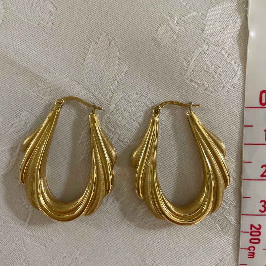 ウノアエレ　k18 750 ゴールド デザイン ピアス 大　フープ