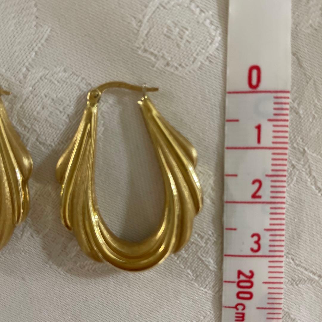 ウノアエレ　k18 750 ゴールド デザイン ピアス 大　フープ