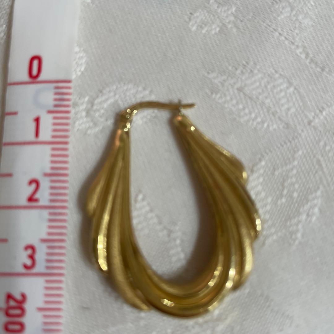ウノアエレ　k18 750 ゴールド デザイン ピアス 大　フープ
