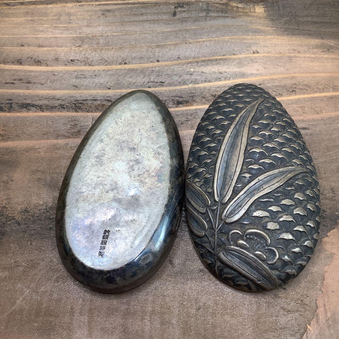 ヴィンテージ 純銀製　松竹梅　香合　小物入れ 純銀服部製 刻印有り　家紋入り