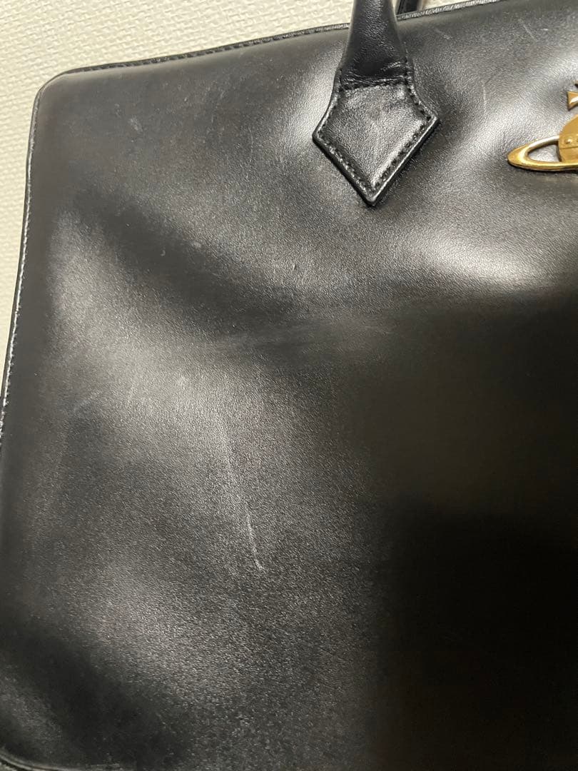 チャーム付き！ ヴィヴィアンウエストウッド　牛革　ビジネスバッグ