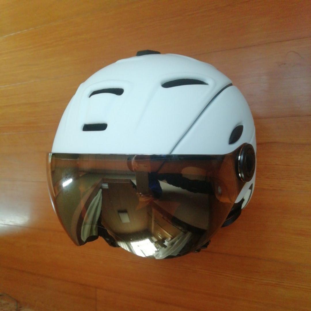 新品未使用 バイザー ヘルメット サイズ M（55cm～58cm）マットホワイト