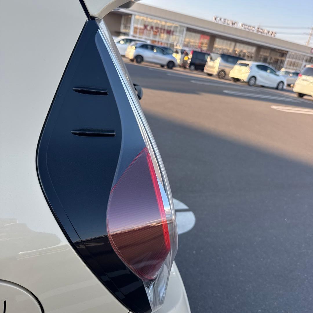 トヨタ アクア NHP10 テールランプ LED 純正