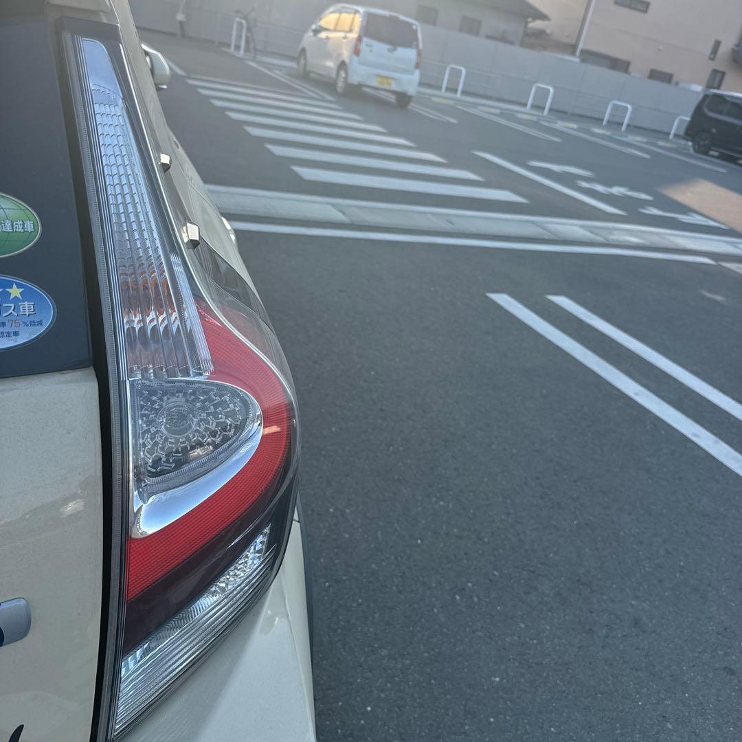 トヨタ アクア NHP10 テールランプ LED 純正