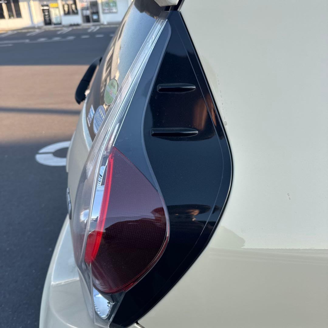 トヨタ アクア NHP10 テールランプ LED 純正