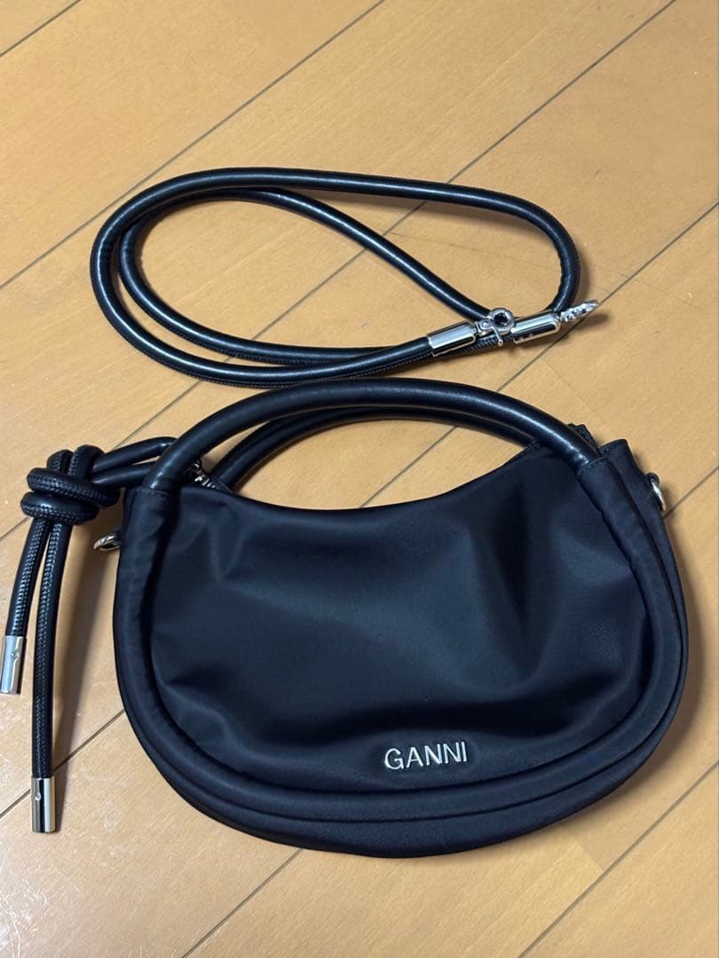 GANNI ブラックナイロン ショルダーバッグ