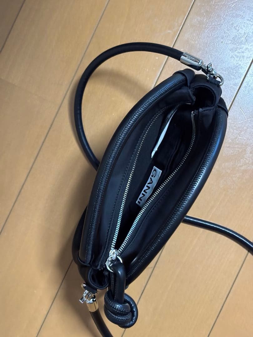 GANNI ブラックナイロン ショルダーバッグ
