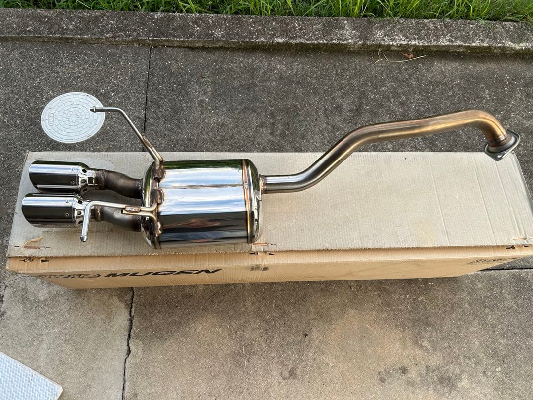 【美品】ヴェゼル RU3後期 MUGENスポーツサイレンサー