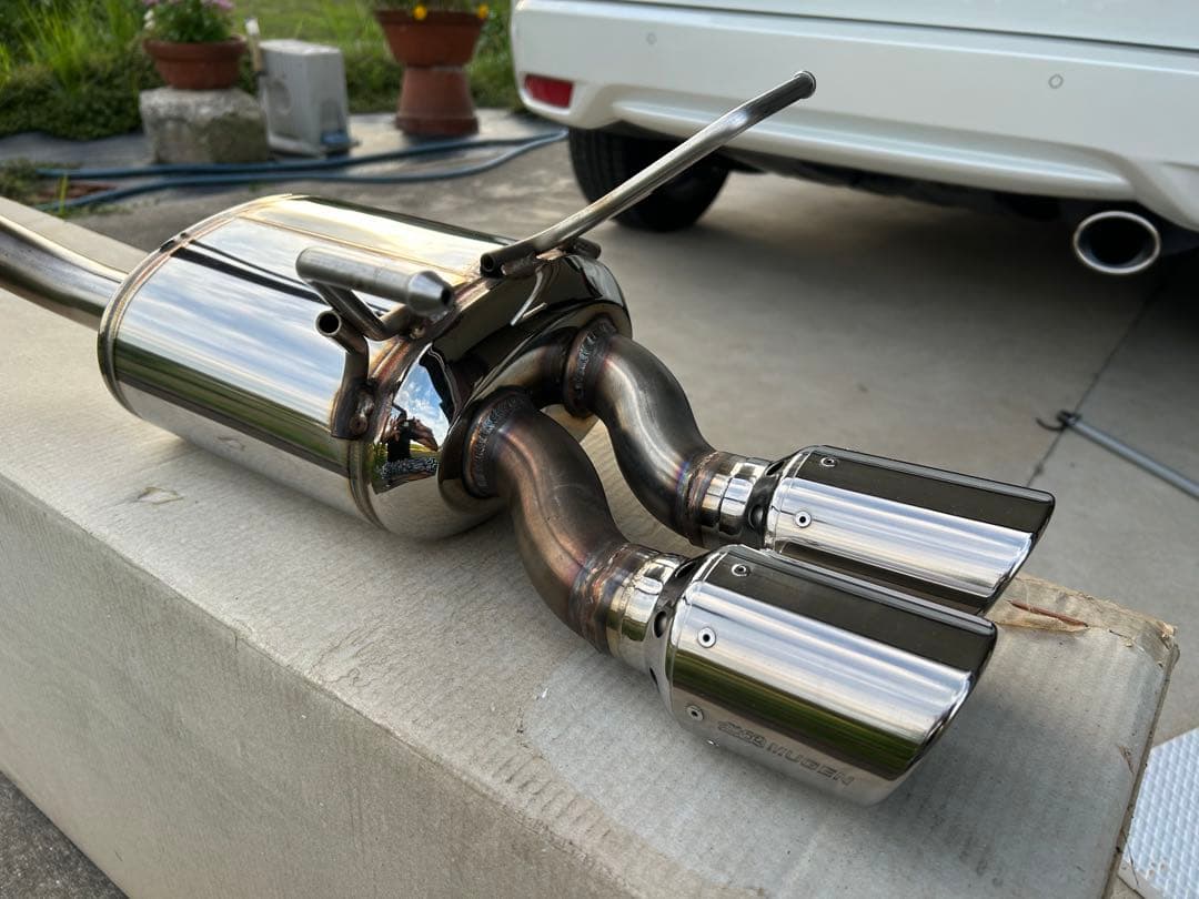 【美品】ヴェゼル RU3後期 MUGENスポーツサイレンサー