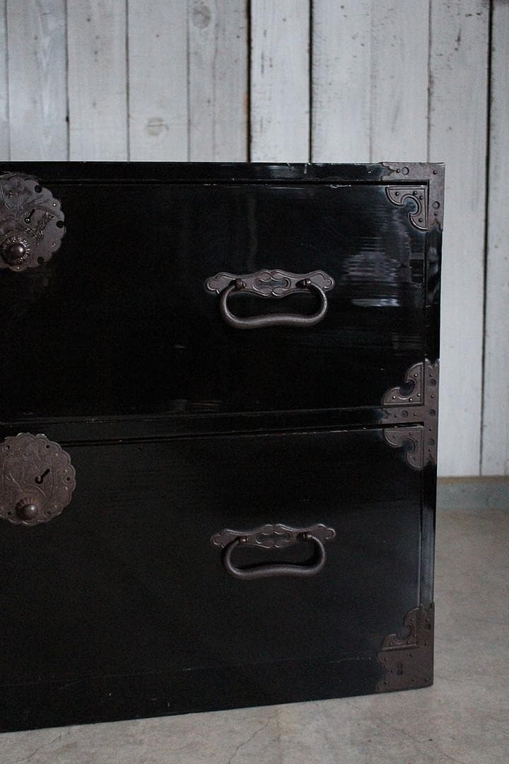 綺麗な丸金具庄内箪笥　2段 　 中桐製　タンス　収納　古家具　古民家　時代家具