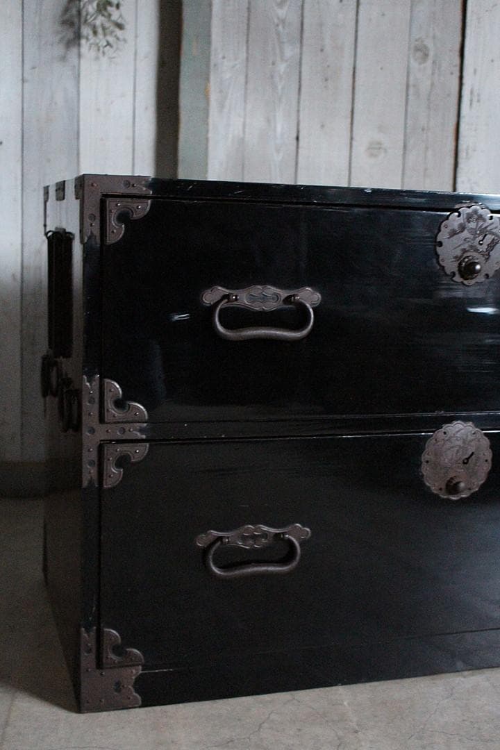 綺麗な丸金具庄内箪笥　2段 　 中桐製　タンス　収納　古家具　古民家　時代家具