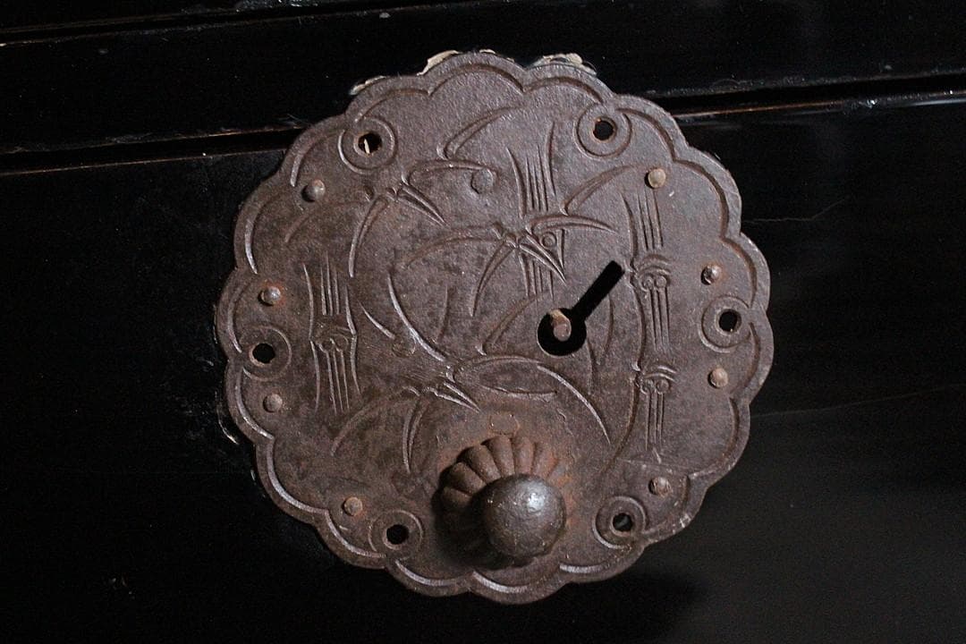 綺麗な丸金具庄内箪笥　2段 　 中桐製　タンス　収納　古家具　古民家　時代家具