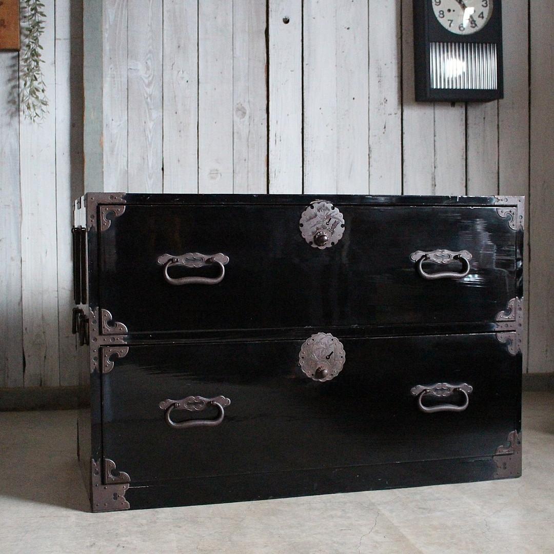 綺麗な丸金具庄内箪笥　2段 　 中桐製　タンス　収納　古家具　古民家　時代家具