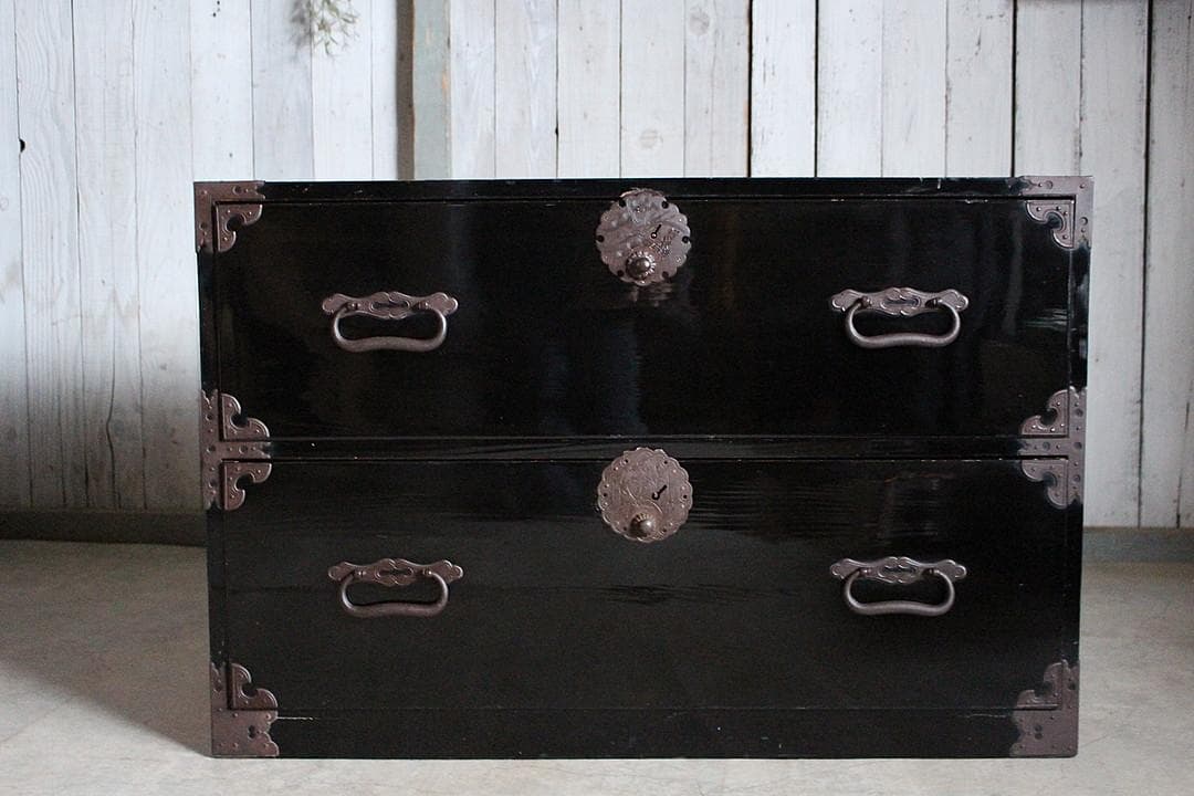 綺麗な丸金具庄内箪笥　2段 　 中桐製　タンス　収納　古家具　古民家　時代家具