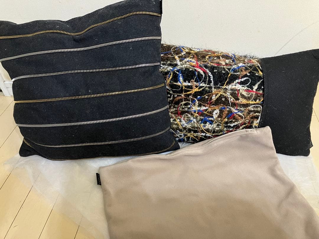 ニーディック　クッション3つセット　カバー　リビングハウス