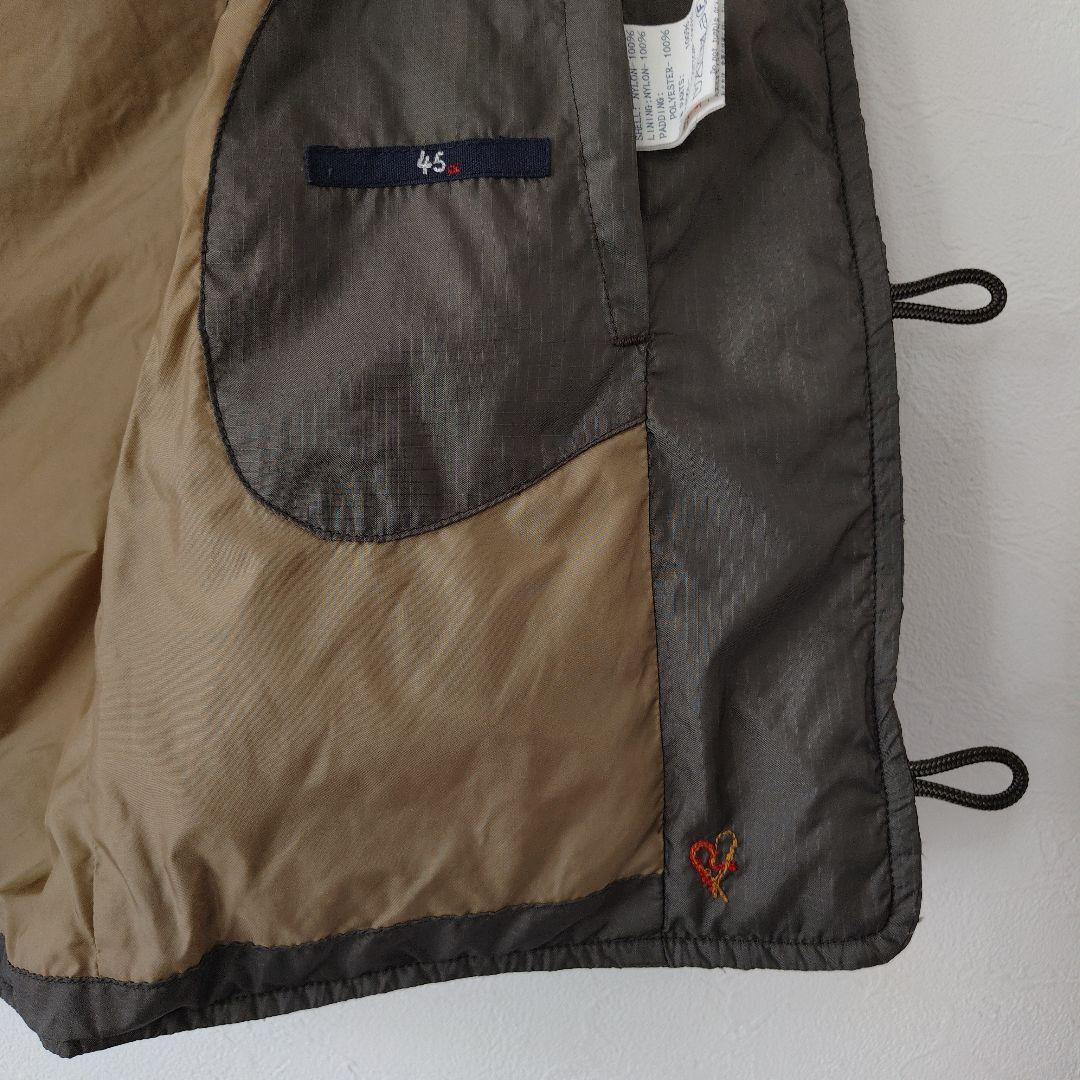 45Rリップストップナイロンキルトベスト ノーカラー カーキグレー 刺繍入3