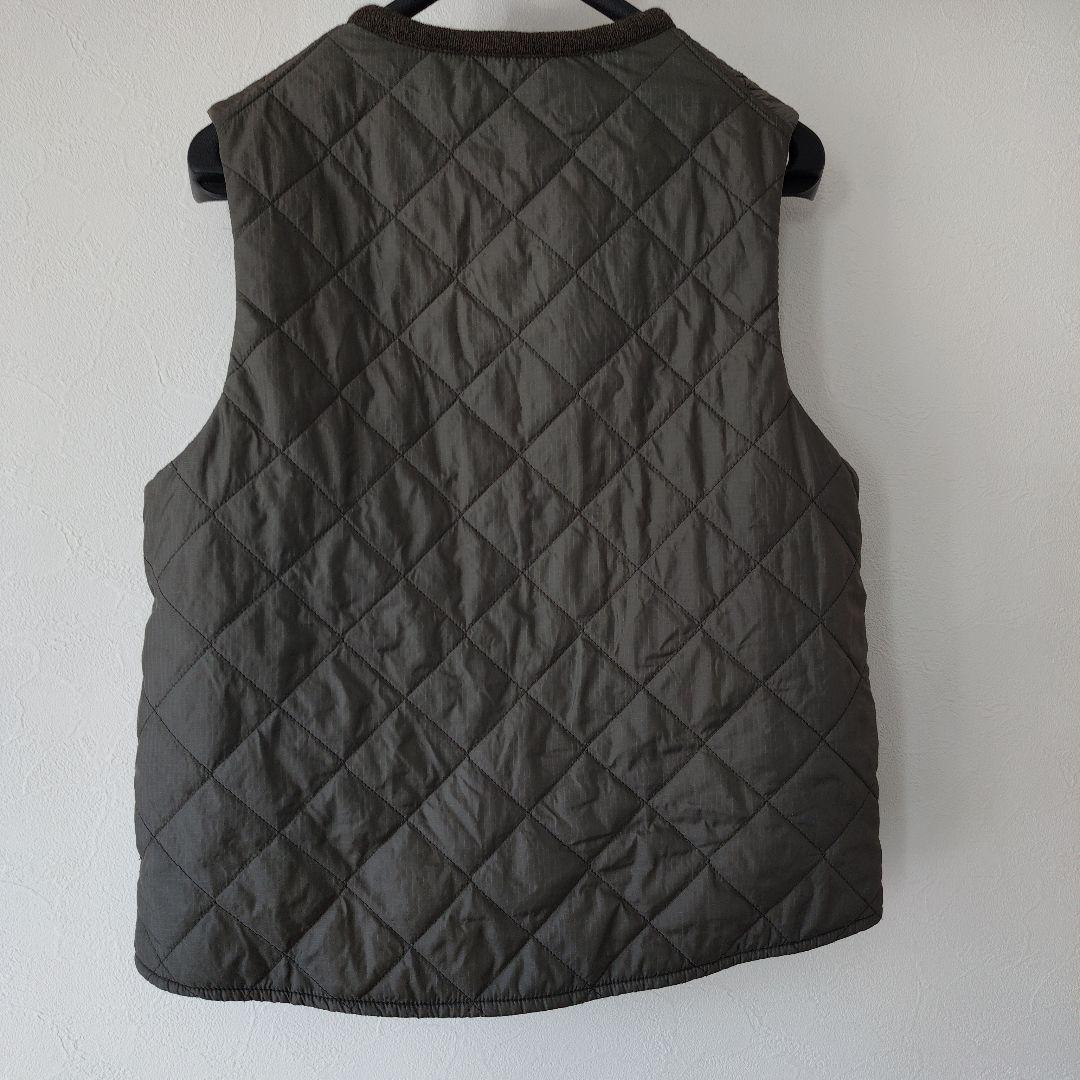 45Rリップストップナイロンキルトベスト ノーカラー カーキグレー 刺繍入3