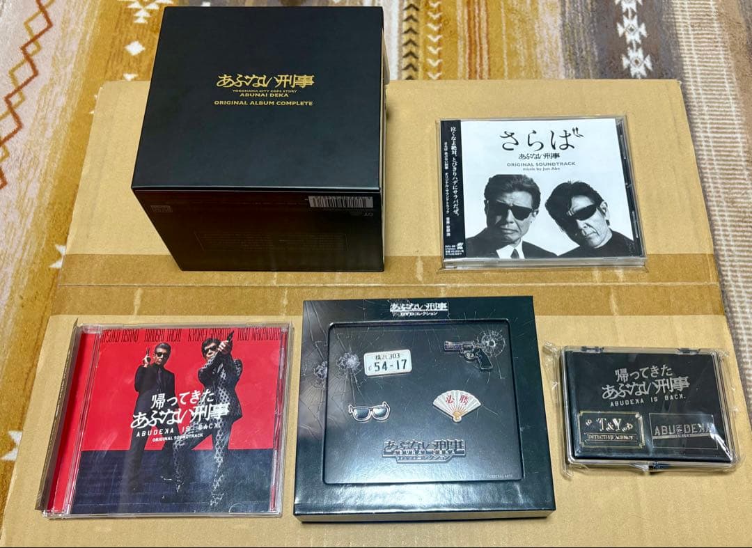 あぶない刑事 オリジナルサウンドトラック集+ DVDコレクションピンバッジ CD