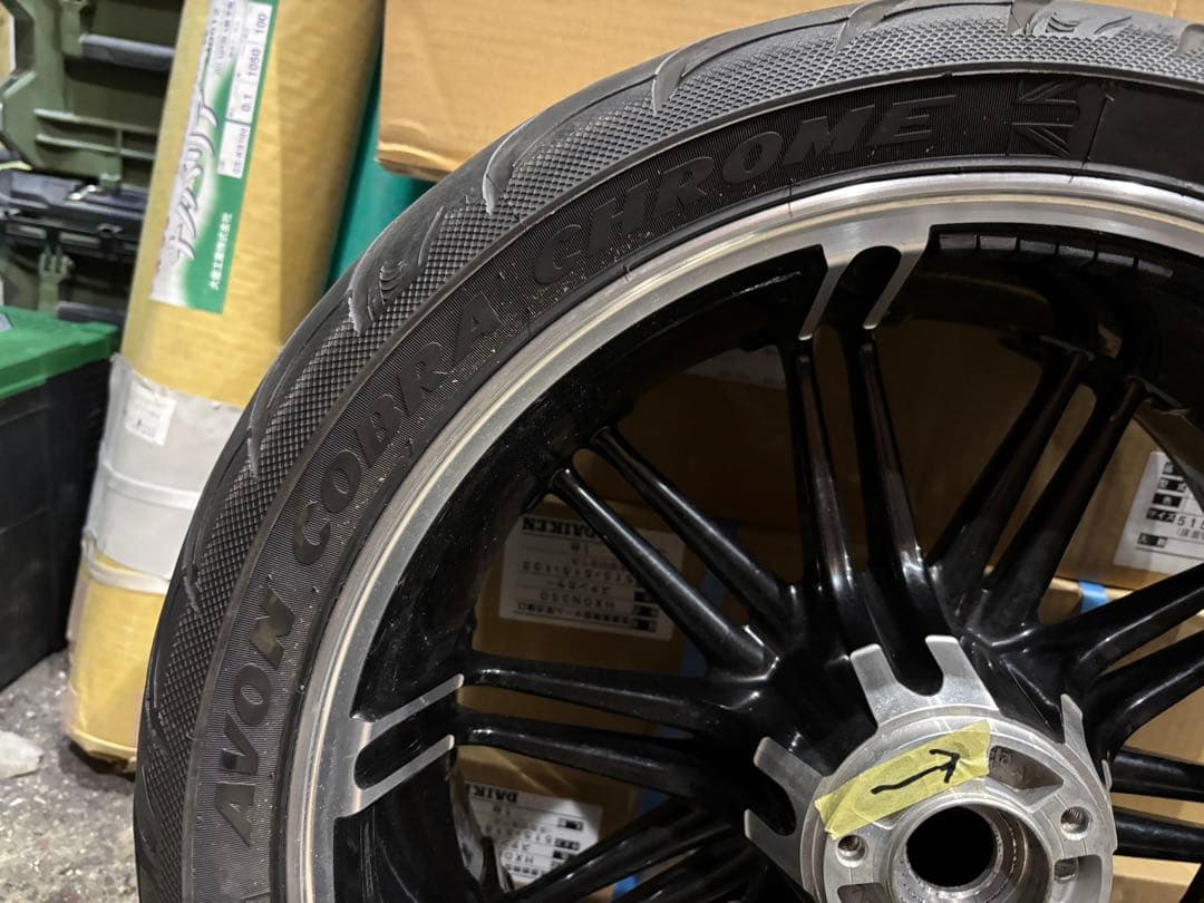 ブレイクアウト純正アルミホイールタイヤセット