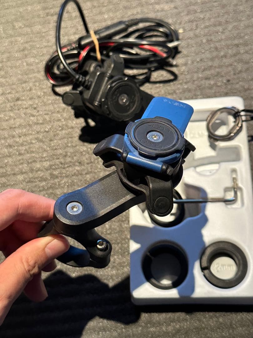 クアッドロック　QUAD LOCK USBダンパーセット　おまけ付き