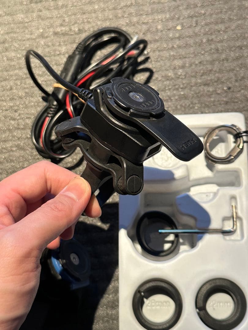 クアッドロック　QUAD LOCK USBダンパーセット　おまけ付き