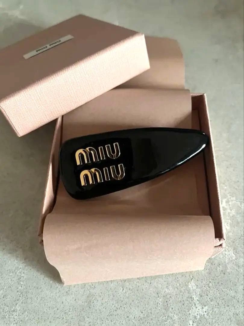 miu miu ロゴ入りヘアクリップ　ブラック 約8cm
