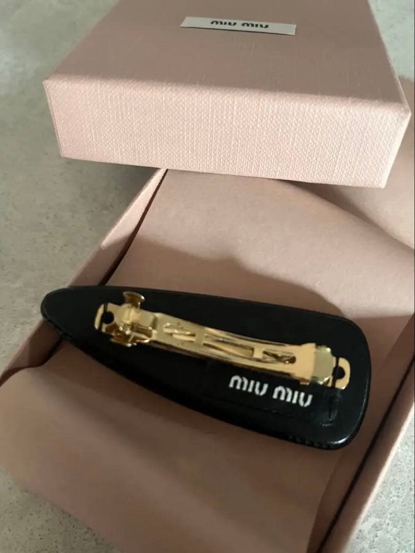 miu miu ロゴ入りヘアクリップ　ブラック 約8cm
