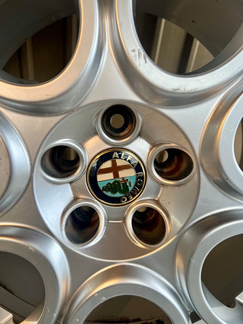 アルファロメオ純正18インチホイール＆タイヤ4本セットです。