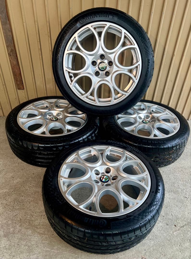 アルファロメオ純正18インチホイール＆タイヤ4本セットです。