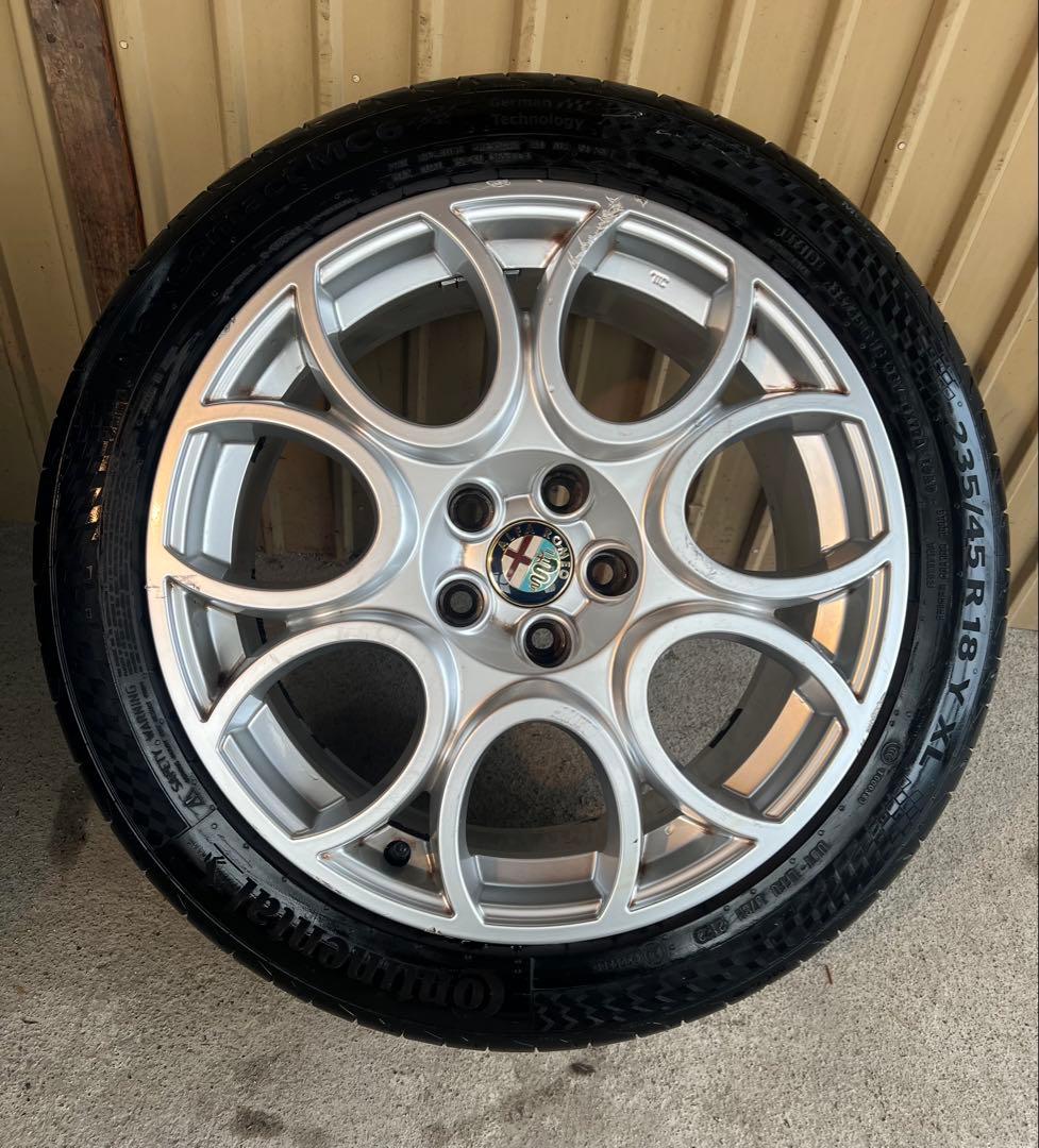 アルファロメオ純正18インチホイール＆タイヤ4本セットです。