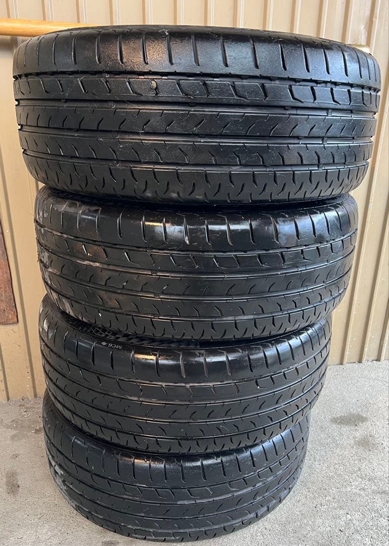 アルファロメオ純正18インチホイール＆タイヤ4本セットです。