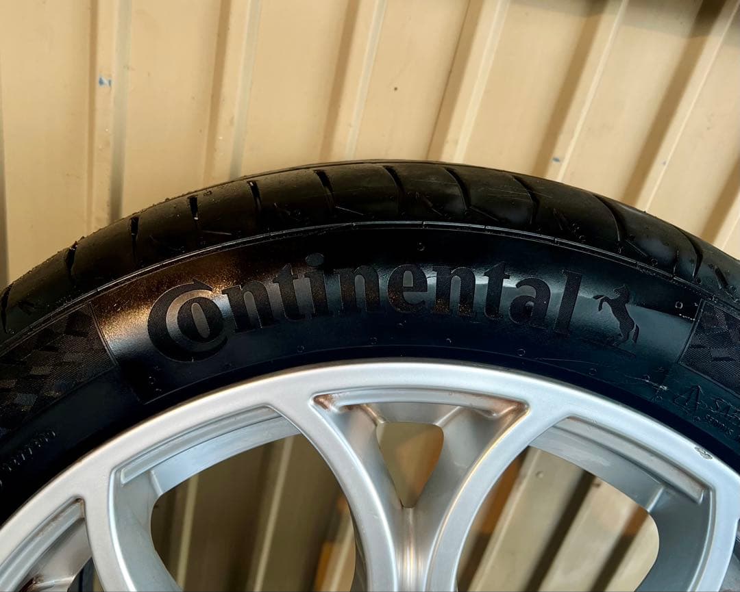 アルファロメオ純正18インチホイール＆タイヤ4本セットです。