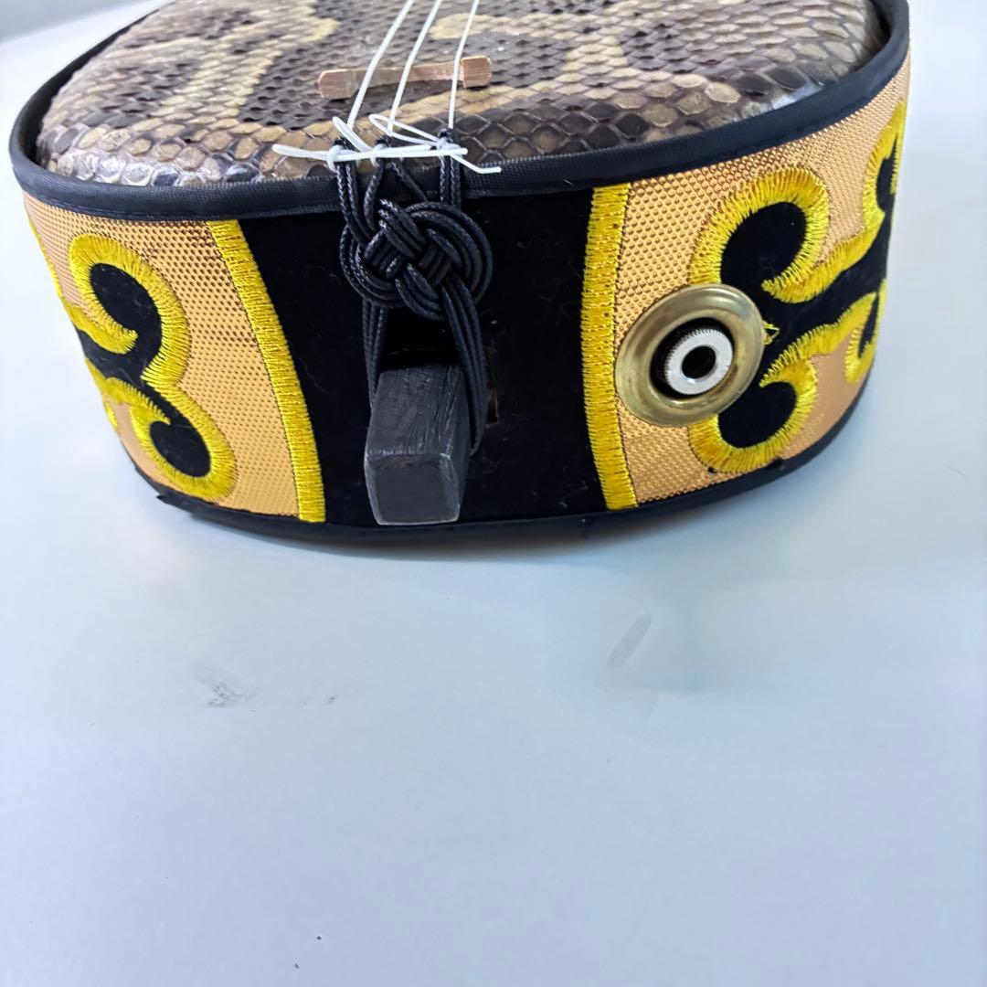 沖縄 三線 本蛇革 黒塗り棹 蛇皮 ハードケース