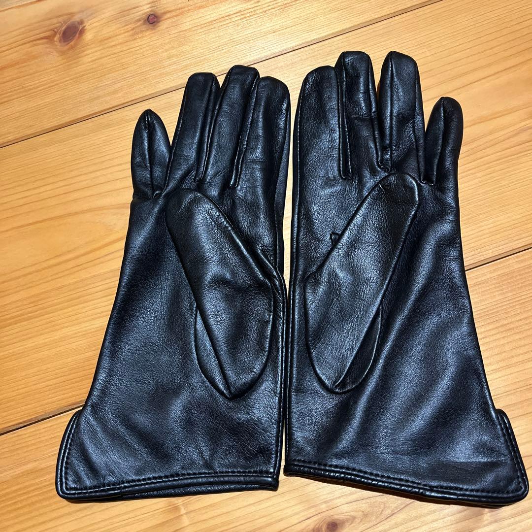 【るです】Vivienne Westwood 黒のレザー手袋 orb柄