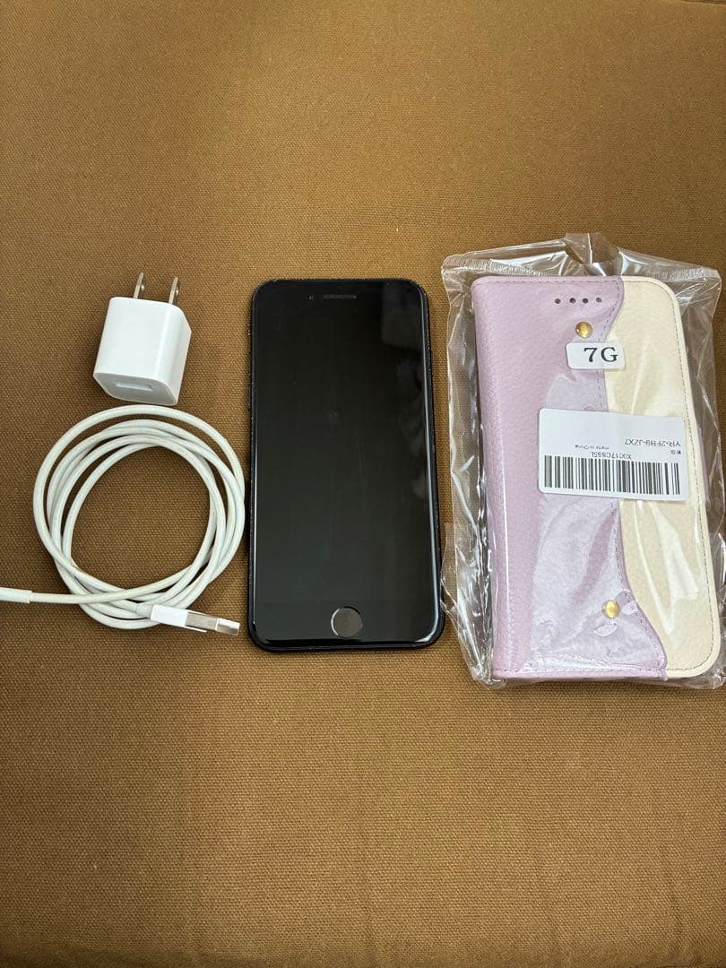 Apple iPhone SE（第二世代) 本体 64GB バッテリー84%