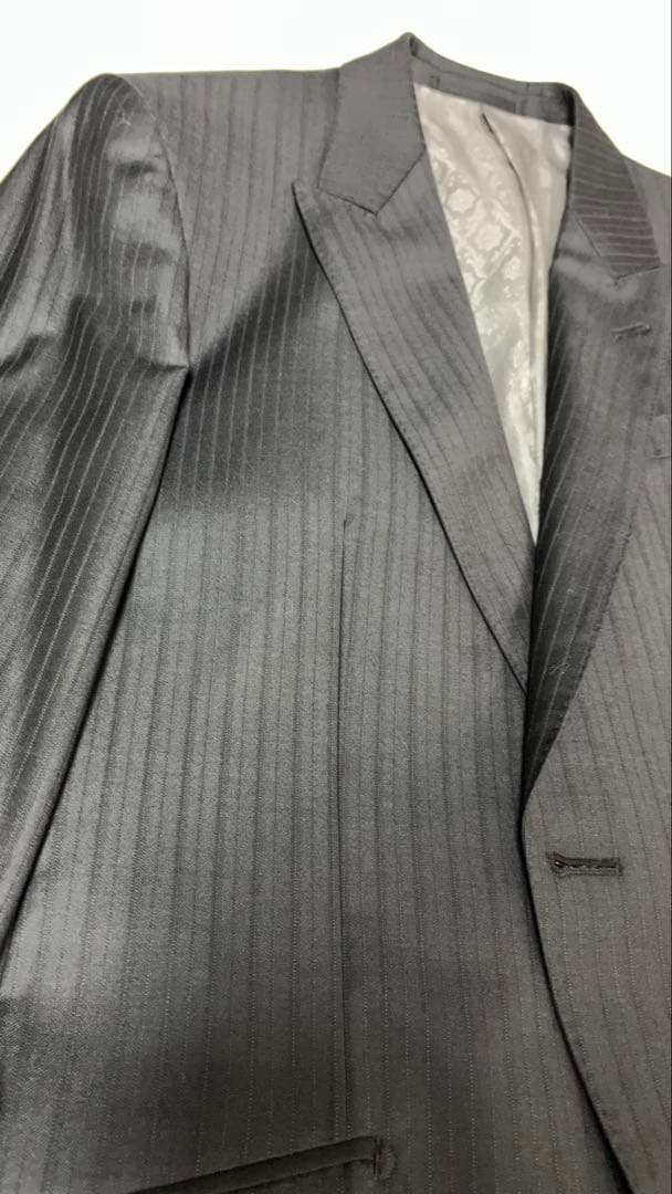 ロロピアーナ　ブラック シャドーストライプ ビジネススーツ（フォーマル兼用）