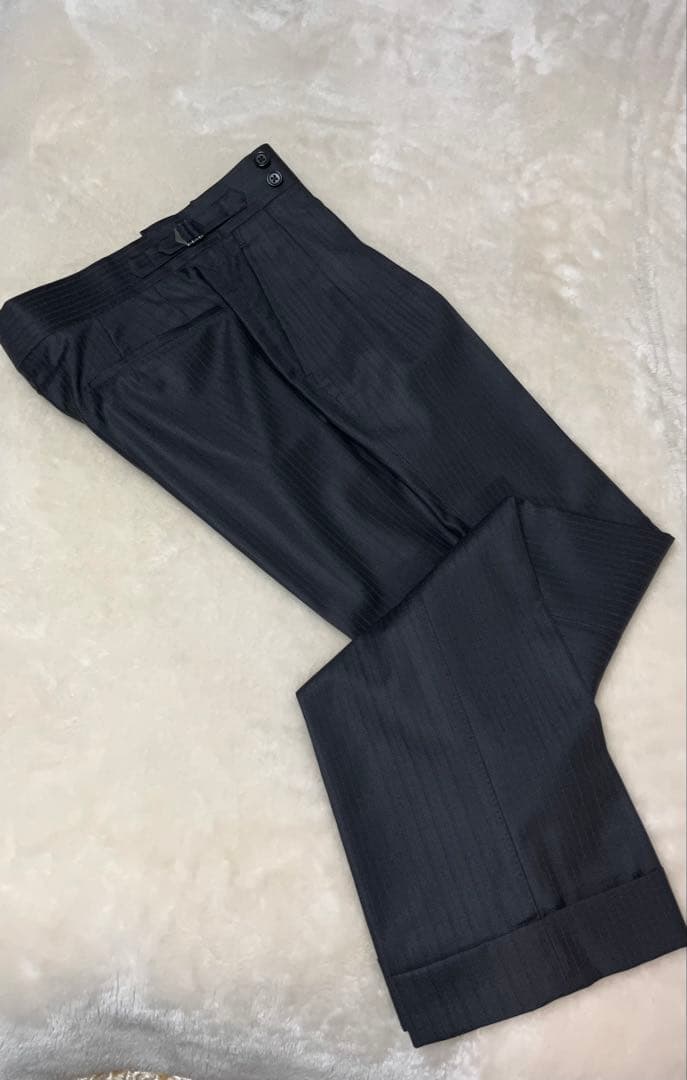 ロロピアーナ　ブラック シャドーストライプ ビジネススーツ（フォーマル兼用）