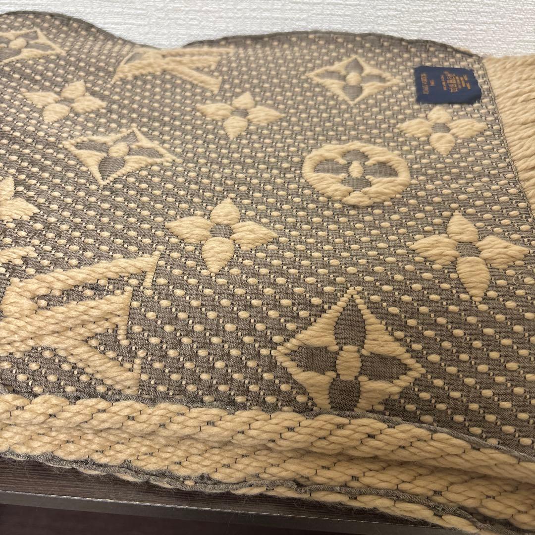 【値下げしました】LOUIS VUITTON マフラー ベージュ