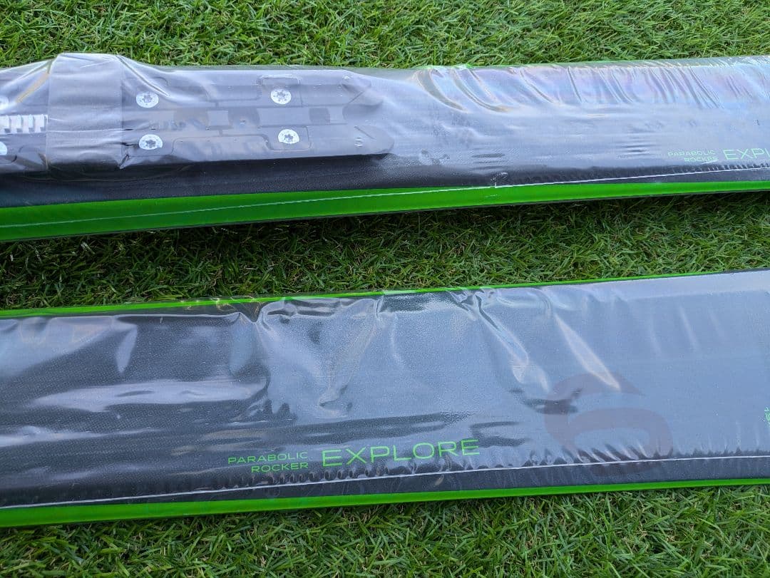 未使用　elan パラダイス EXPLORER　160 スキー板 黒と緑