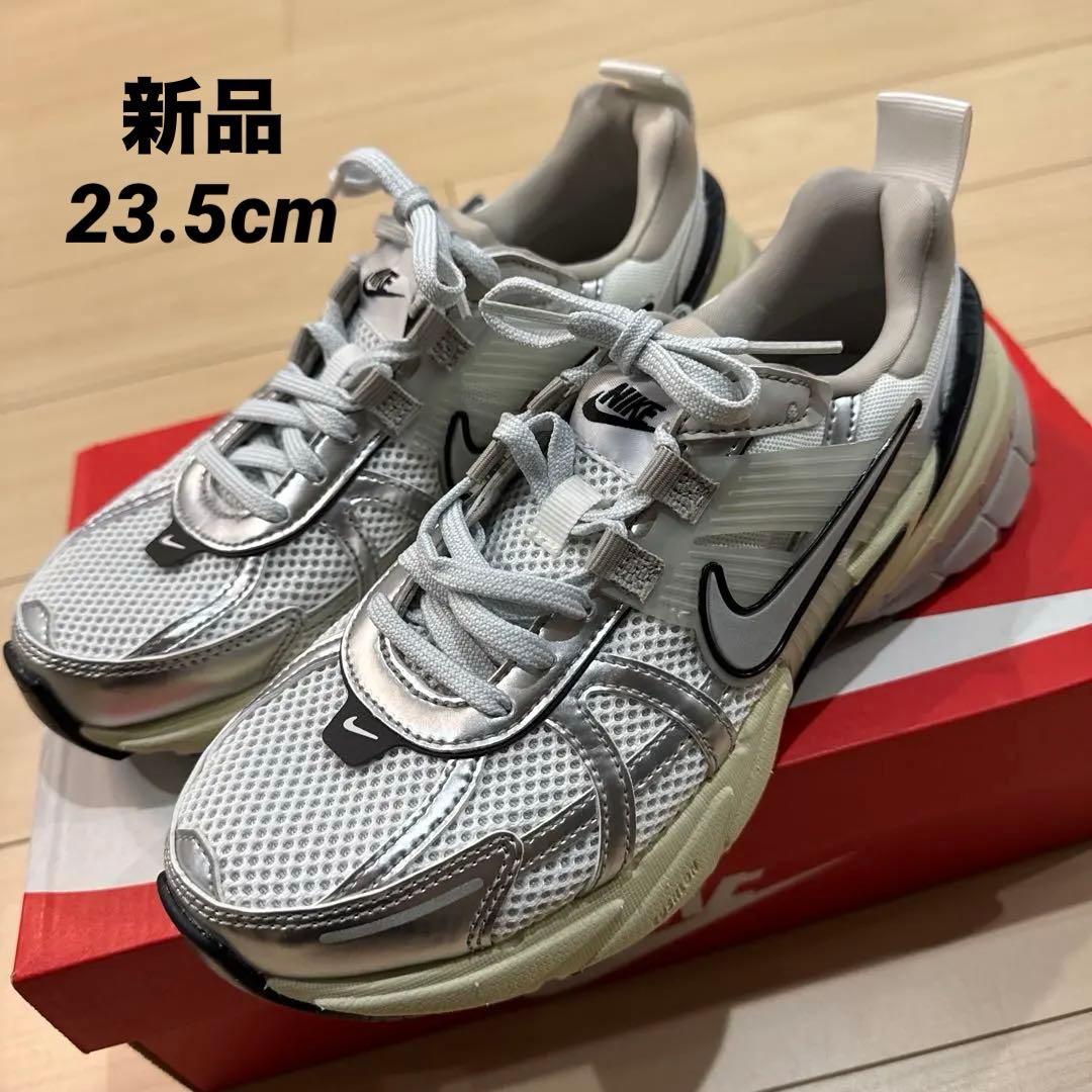 NIKE V2K ラン 新品 23.5cm