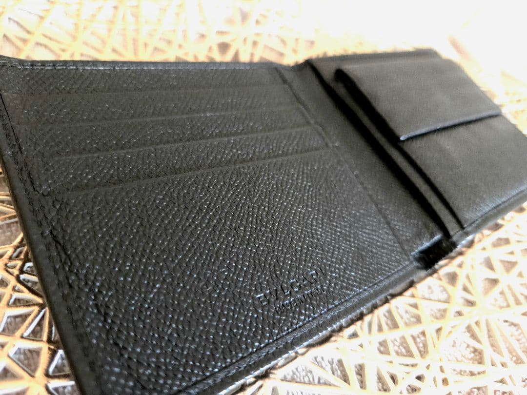 BVLGARI ブラック 二つ折り財布 箱付き