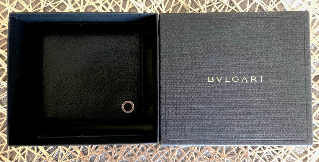 BVLGARI ブラック 二つ折り財布 箱付き