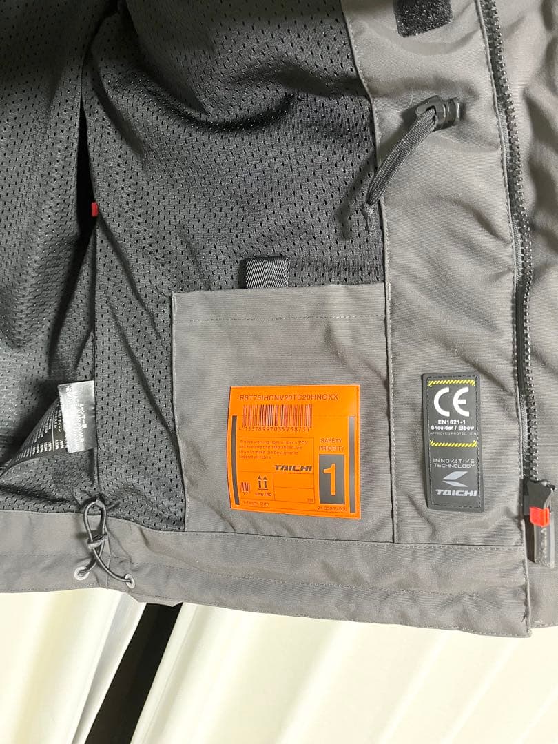 新品未使用　タイチ　モンスターオールシーズンパーカ　Mサイズ